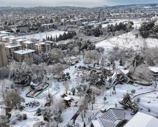 Schools shut across Türkiye as fierce winter storm topples transport