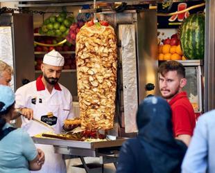 Döner, lahmacun, simit lead food orders in Türkiye in 2025