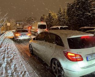 Severe snowstorm paralyzes life in Istanbul amid winter’s sudden grip