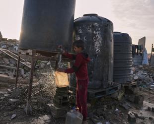 Israel lets traders in while blocking crucial aid to Gaza: Report