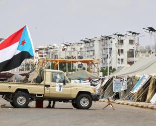 Pro-Saudi Yemen governor launches bid for military bases