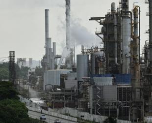 US plan to seize Venezuelas oil industry faces major hurdles