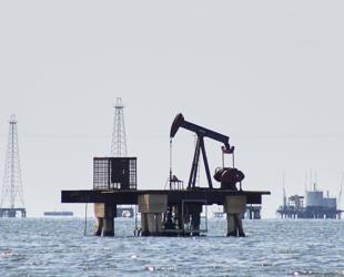 Trump plans to meet with oil executives about Venezuela