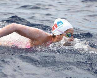 Bengisu Avcı takes on freezing swim in Italy to spotlight rapid glacier melt