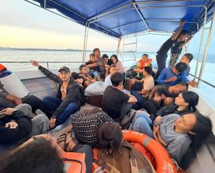 At least fifteen dead, 28 missing as ferry sinks in southern Philippines