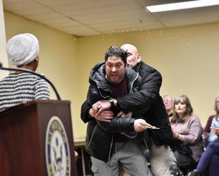 Trump says will deescalate Minneapolis