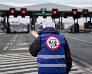 Truckers Balkan border blockade over EU rules continues