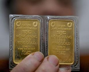 Oil tumbles on Iran hopes, precious metals hit by stronger dollar