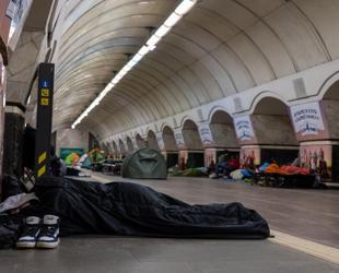 Russia resumes strikes on freezing Ukrainian capital ahead of talks