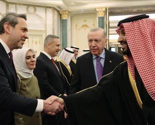 Türkiye signs $2B solar energy investment deal with Saudi Arabia