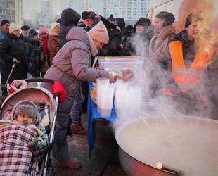 Kievs elderly shiver after Russian attacks