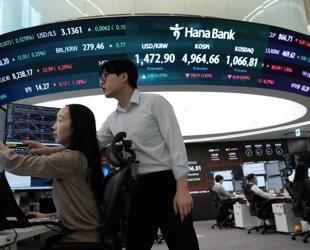 Asian markets extend global retreat as tech worries build
