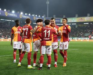 Galatasaray leads Fenerbahçe in Süper Lig title race