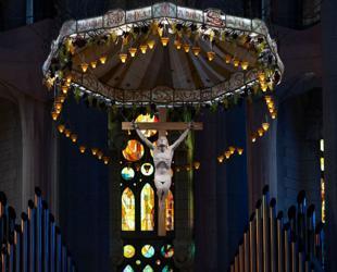 Sagrada Familia reaches new heights despite delays