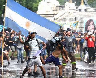 Milei labor law reforms spark clashes in Buenos Aires