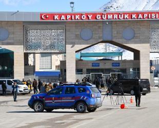 Türkiye-Iran border gates open for cargo, day trips suspended: Trade Minister