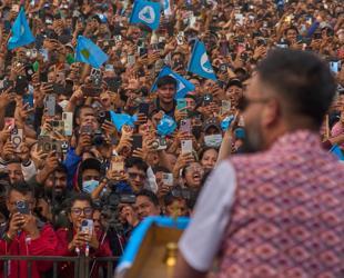 Nepals rapper-led centrist party heads for poll landslide