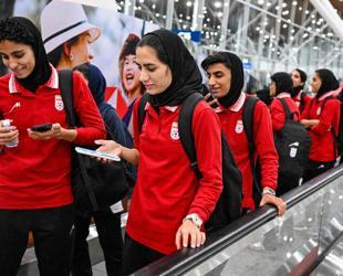 Iranian womens football team member changes mind on asylum in Australia