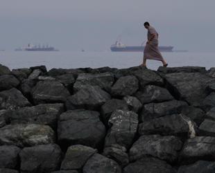 Oil holds above $100 and stocks fall as Khamenei targets Hormuz