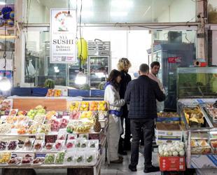 Iran announces 60 percent minimum wage hike