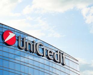 Italian UniCredit makes bid for Germanys Commerzbank