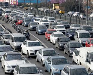 Vehicle registrations decline 15.8 percent in February