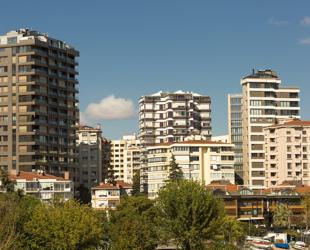 Home prices down 3.9 percent in real terms in February