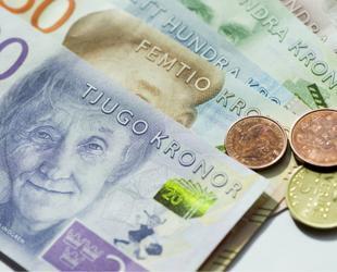 Cash-free Sweden backpedals on banknotes