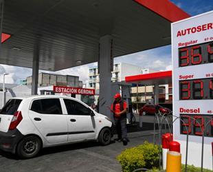 US mulls lifting sanctions on Iranian oil at sea despite war on Tehran