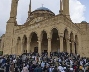 Displacement, air raid sirens weigh on Mideast Eid celebrations