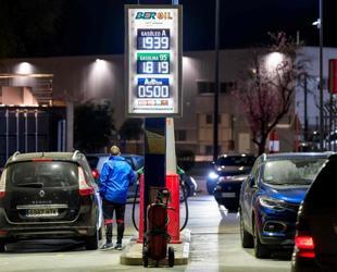 Stocks tumble, oil rises as Trump gives Iran 48-hour ultimatum