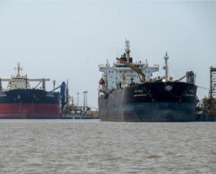 Oil rallies, stocks tumble as Trump says US to hammer Iran further