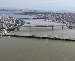 Pollution, blocked flow stain Istanbul’s Golden Horn