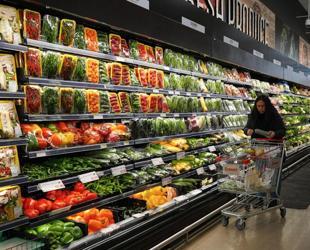 Key fed official sees possible rate hike amid inflation concerns