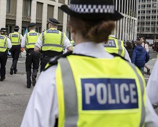 UK govt vows to cut knife crime within 10 years