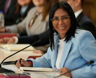 After oil, Venezuela opens up mining to private investors