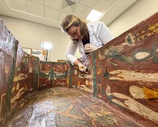 Türkiye begins restoration of wooden sarcophagi, historic textiles