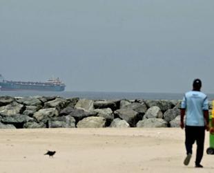 Trump vows US will sink any Iran boats that challenge blockade