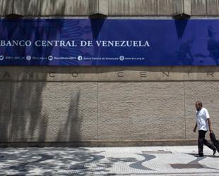 US eases sanctions on Venezuela central bank