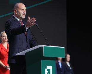 Bulgarias pro-Russian former president seen as strong front-runner in election