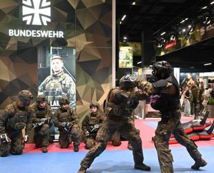German army presses recruitment drive