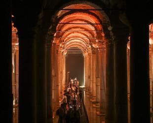 Rush at Basilica Cistern as entry fee drops to 1 lira for Turkish citizens