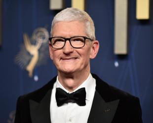 Apples Tim Cook to step down as CEO in September