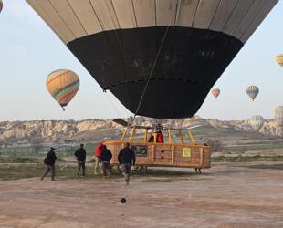 Heroes behind balloon tours: Ground crews