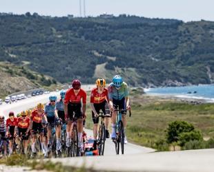 Cycling giants set off from Aegean as Presidential Tour of Türkiye begins