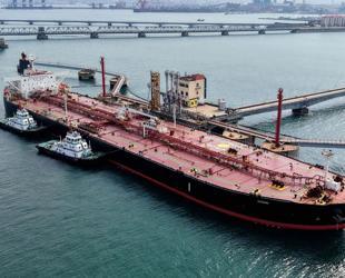 China rejects US sanctions on refineries over Iran oil links