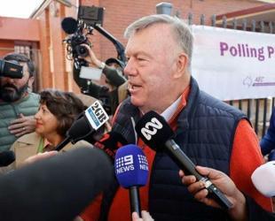 Australias conservatives reel from by-election loss to far right