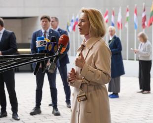 EU top diplomat says clear why Putin wants Schroeder as mediator