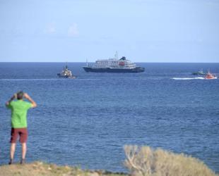 Hantavirus ship heads to Netherlands after passengers flown home