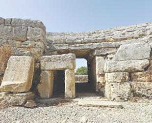 Ancient ‘guillotine gate’ system uncovered in Perge
